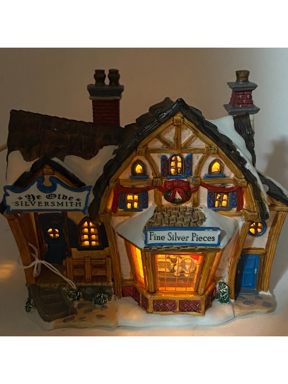 Lemax Ye Olde Silversmith 15547 Caddington Village Collection Lighted House